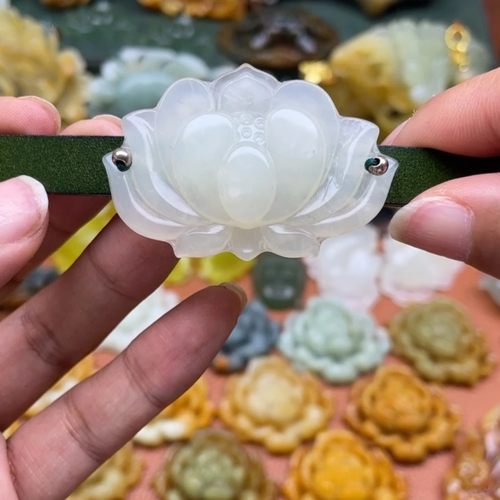 蛇纹石玉未镶嵌吊坠