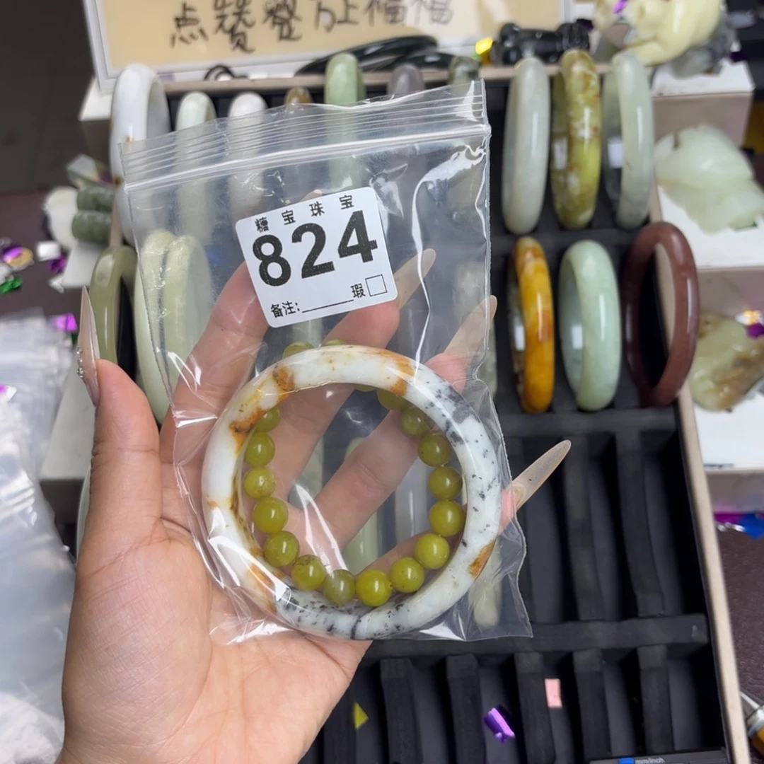 未镶嵌蛇纹石玉手镯胡**菜