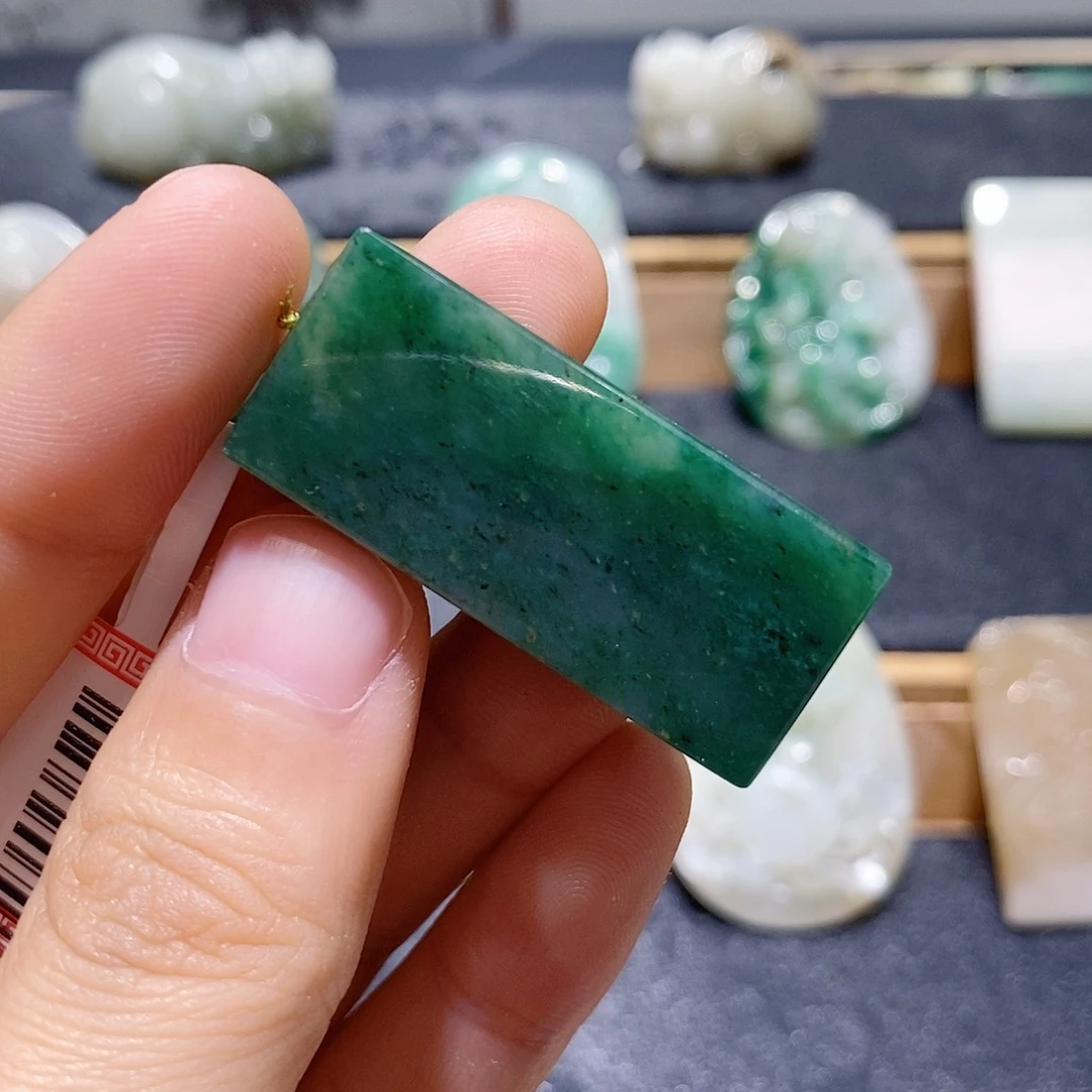 独山玉未镶嵌吊坠