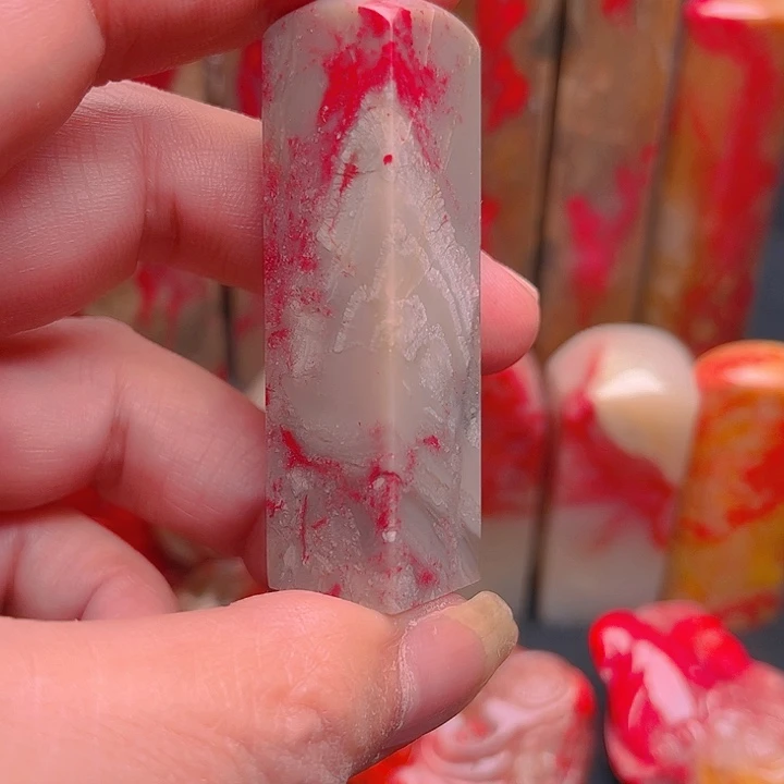 昌化鸡血石昌化鸡血石质地优良