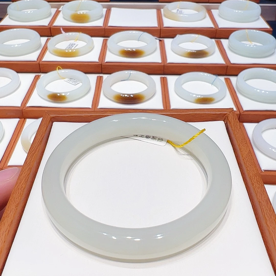 和田玉未镶嵌手镯晴白