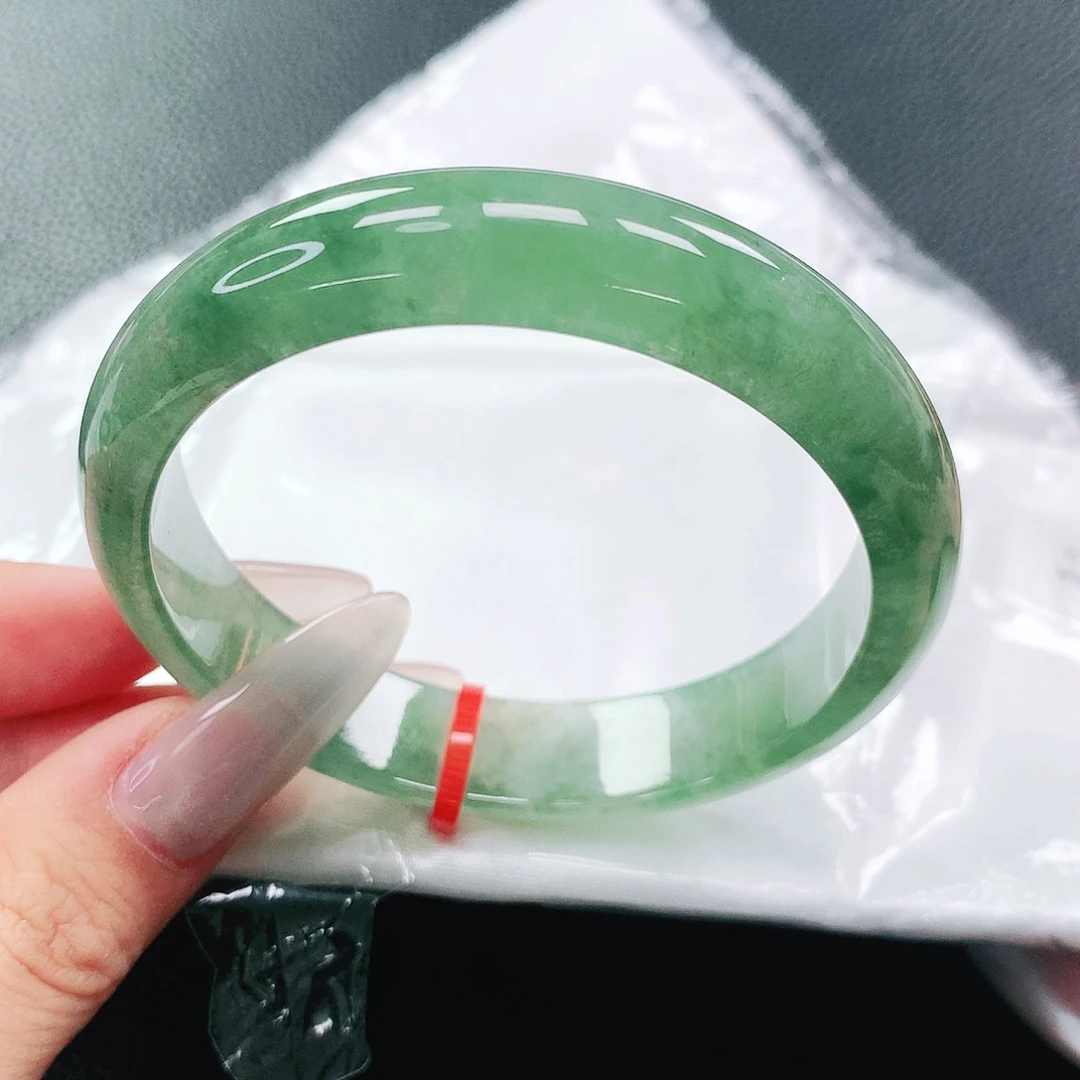 翡翠手镯未镶嵌57圈