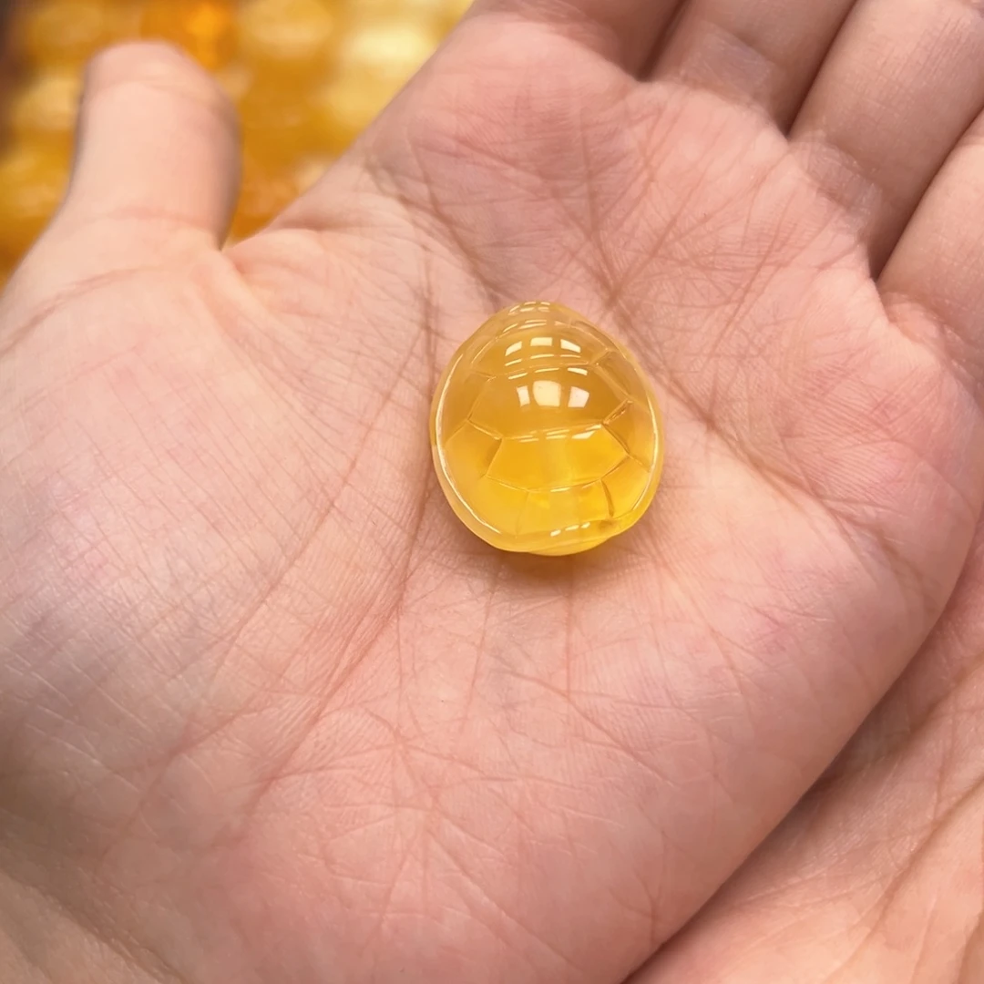 琥珀未镶嵌颈饰蜜蜡