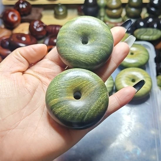 仙***子香榧木绿檀平安扣两个