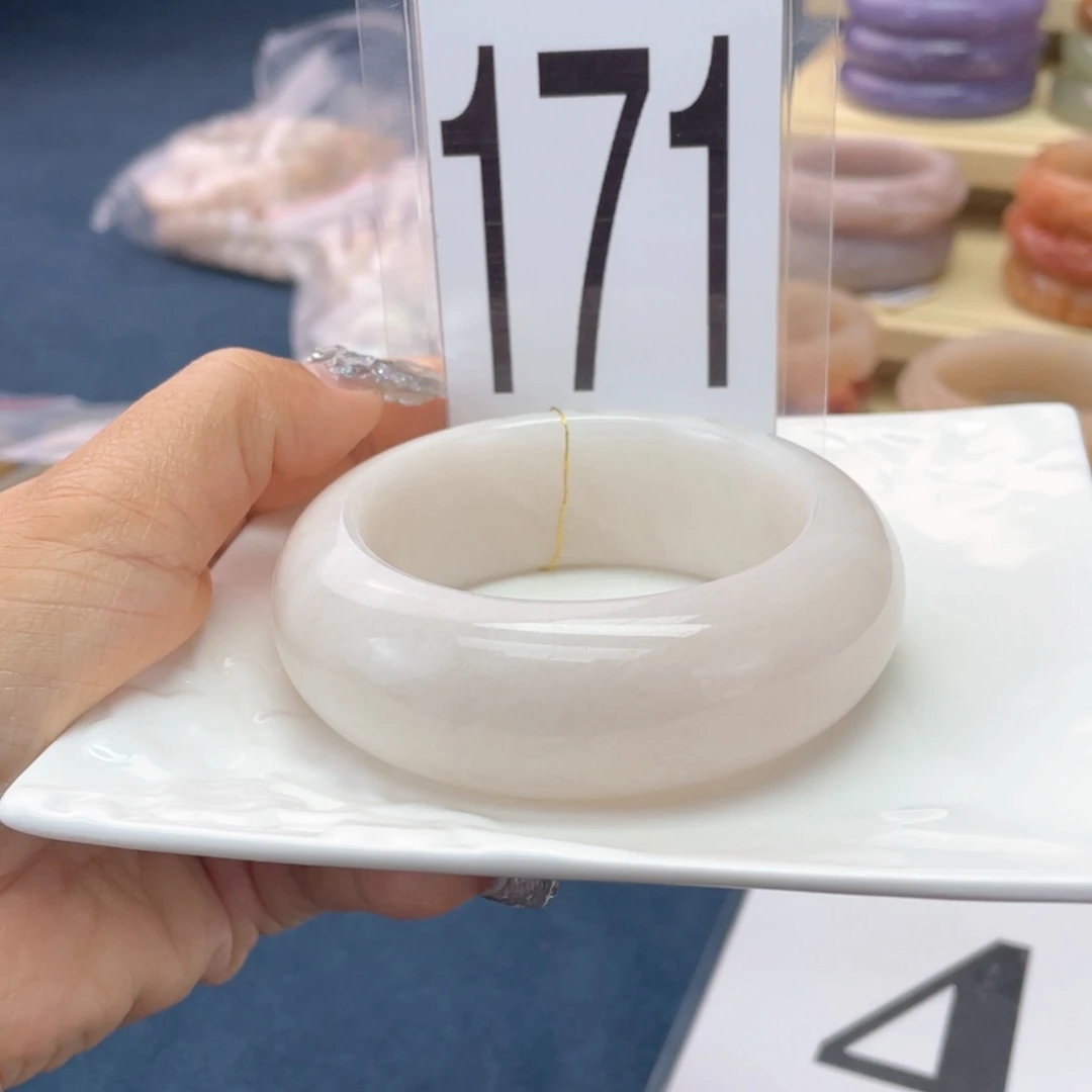 石英质玉未镶嵌手镯