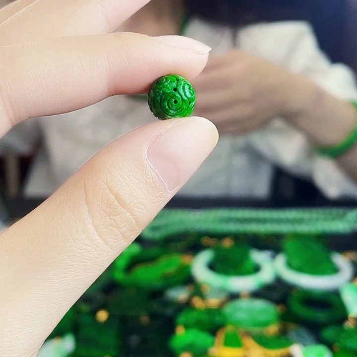 颈饰未镶嵌翡翠多样性