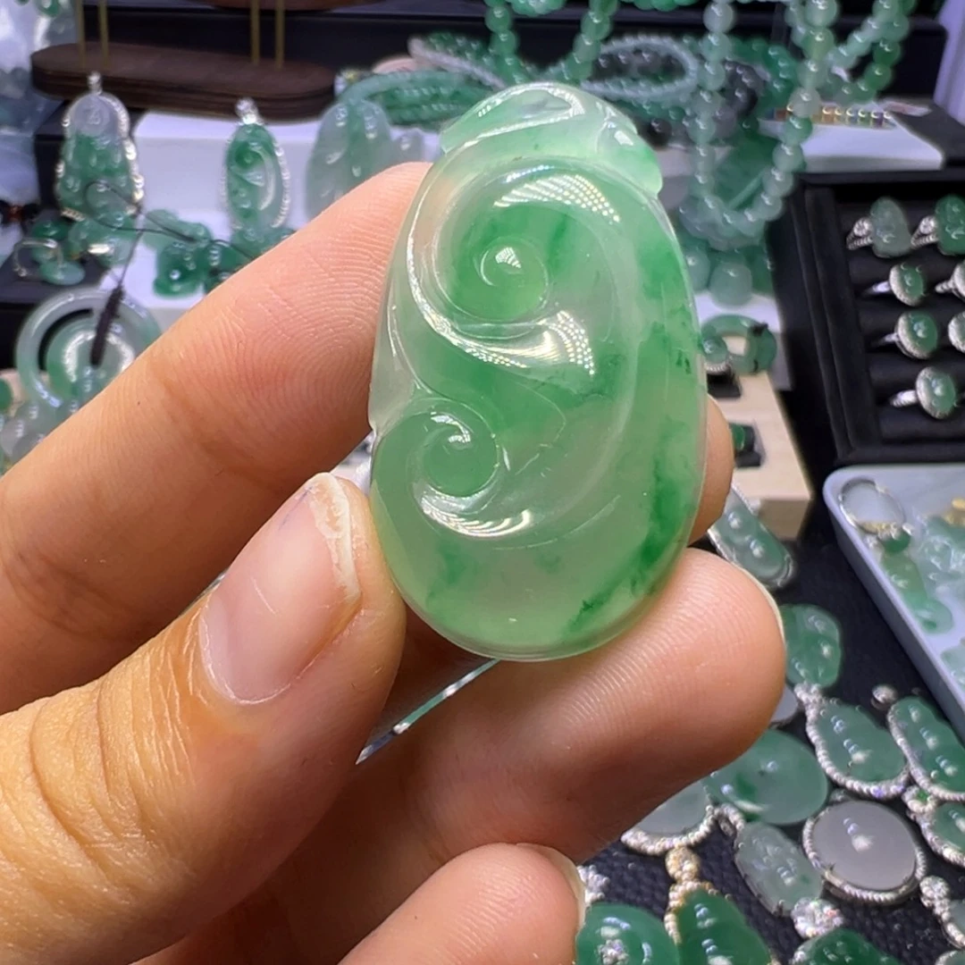 石英质玉未镶嵌颈饰
