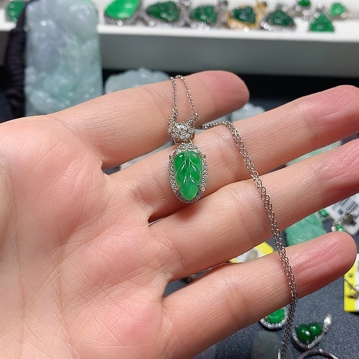 翡翠未镶嵌戒指吊坠