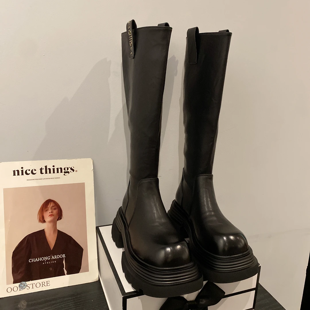 2025年新款英伦风厚底增高显瘦骑士靴女复古圆头后拉链长筒时装靴