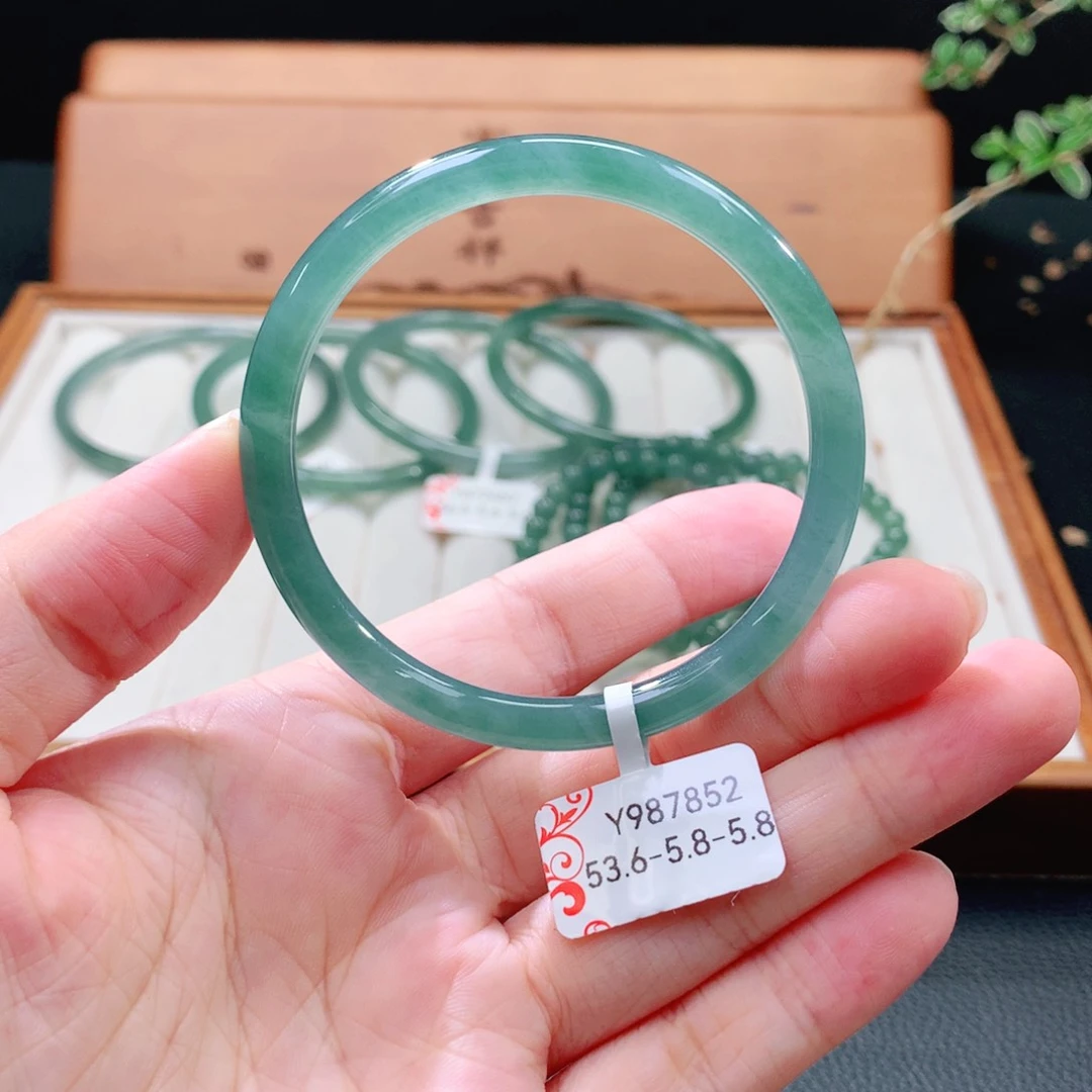 翡翠手镯（圆镯）未镶嵌