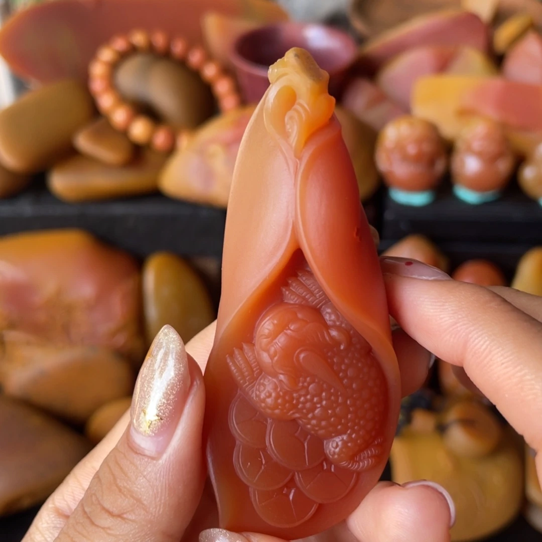 石英质玉黄蜡石挂件未镶嵌