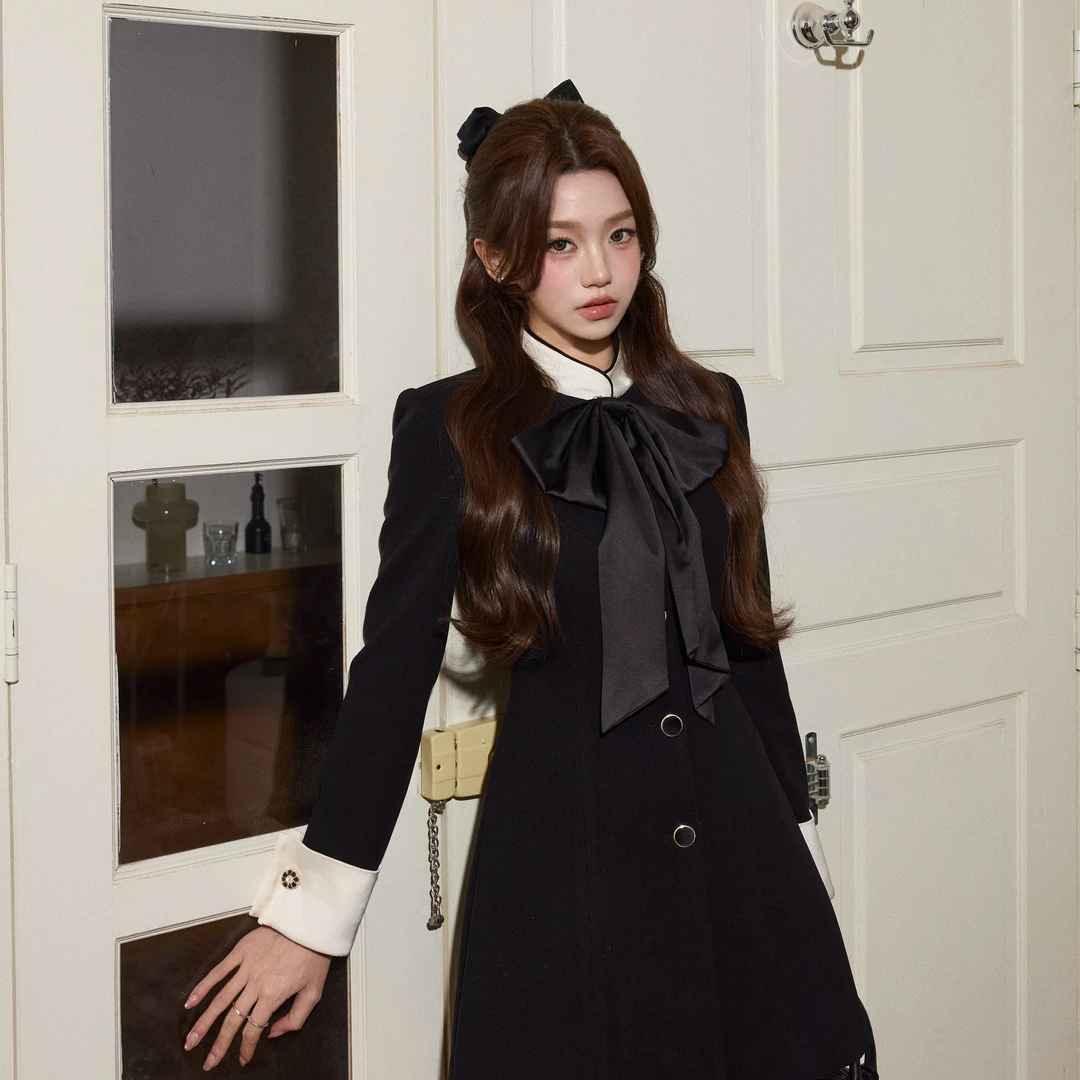 两只水仙 财阀玛丽猫 定制金属扣蝴蝶结千金感撞色直筒连衣裙