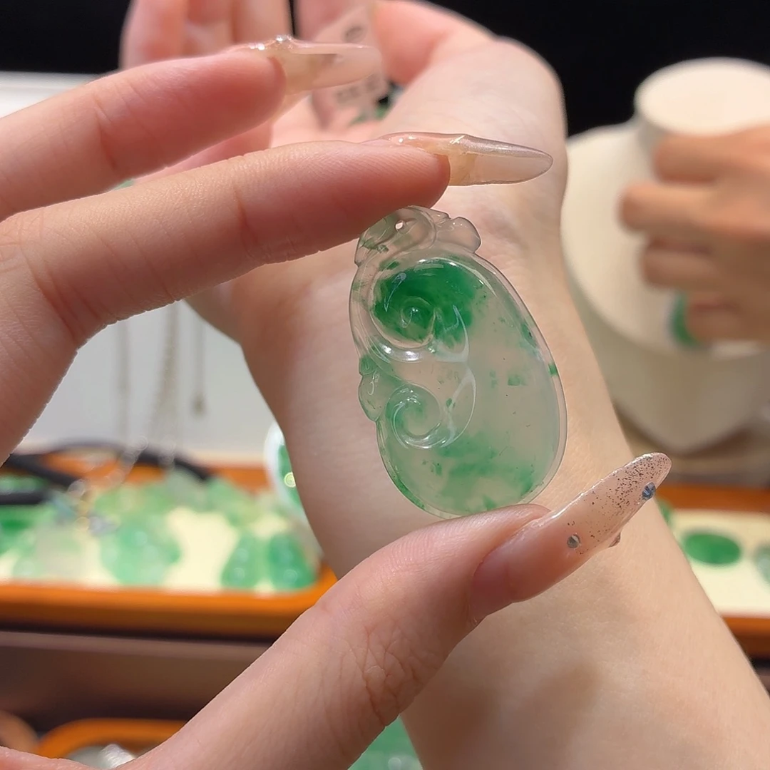 石英质玉未镶嵌颈饰