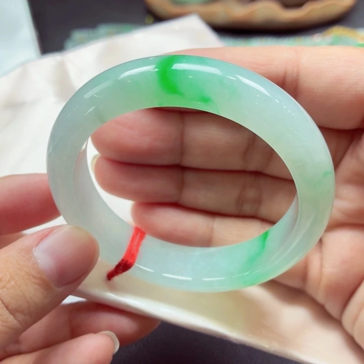 翡翠未镶嵌手镯天然缅甸A货翡翠（高货微瑕）