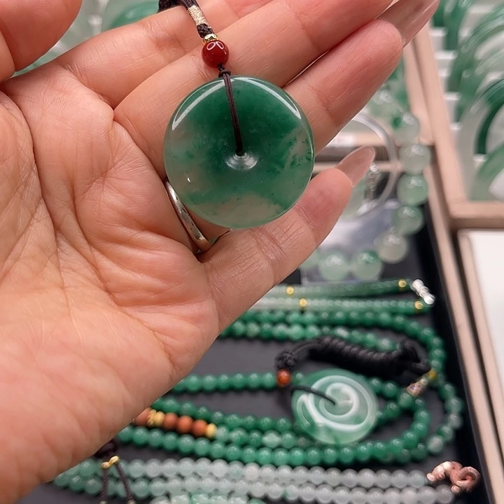 石英质玉未镶嵌颈饰～**～