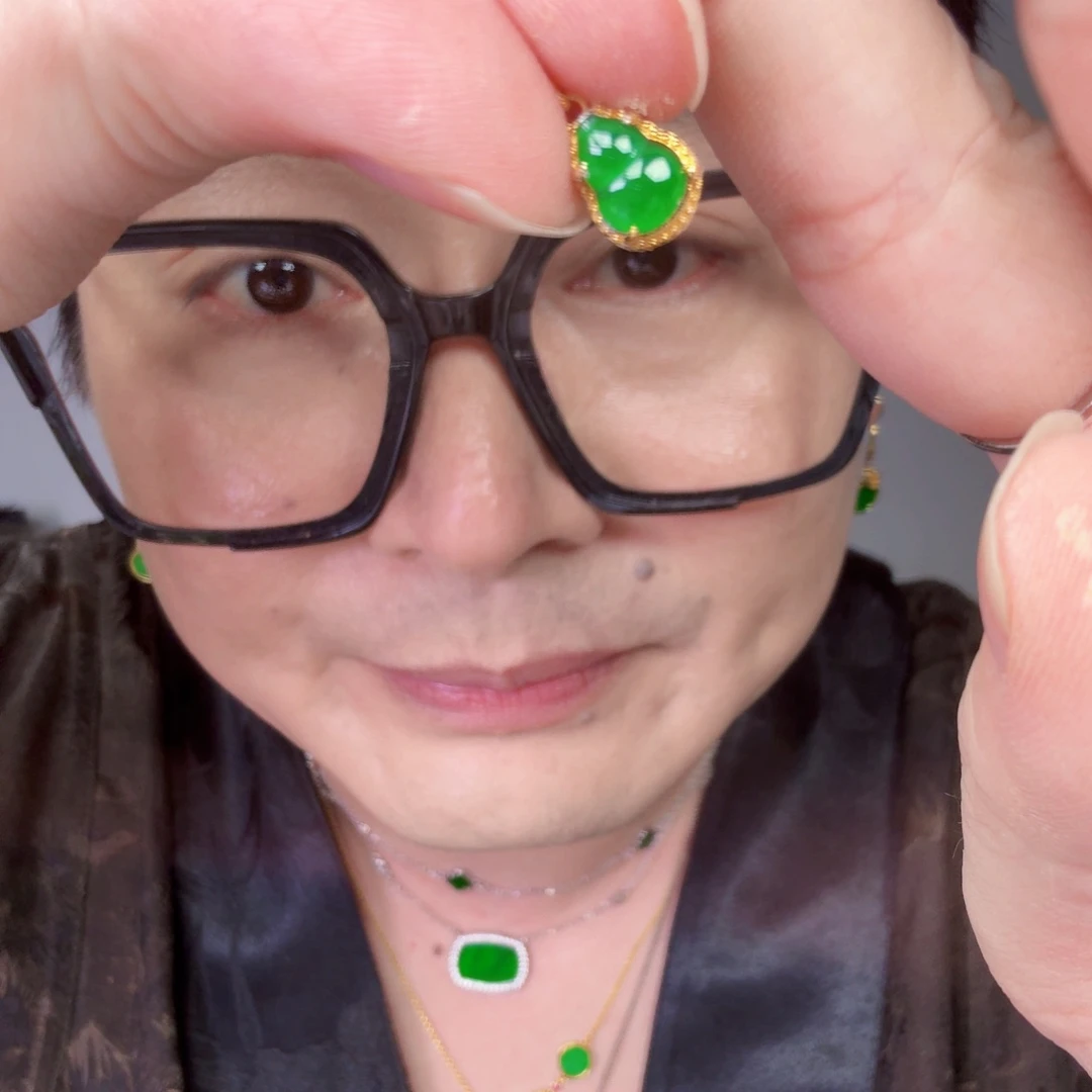 颈饰未镶嵌翡翠一件
