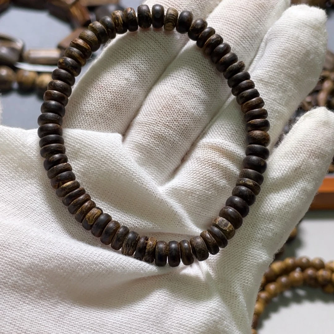 落***白沉香沉香碎屑芽庒黑棋0.68。。。。