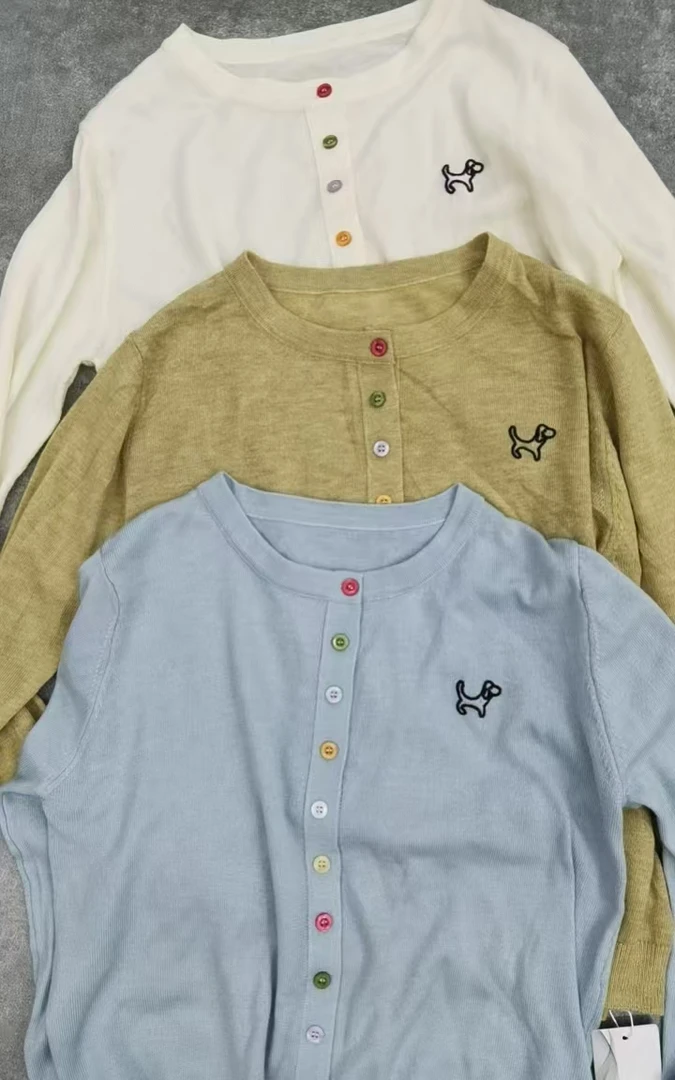 25-0513款，彩色扣，刺绣小狗，针织衫