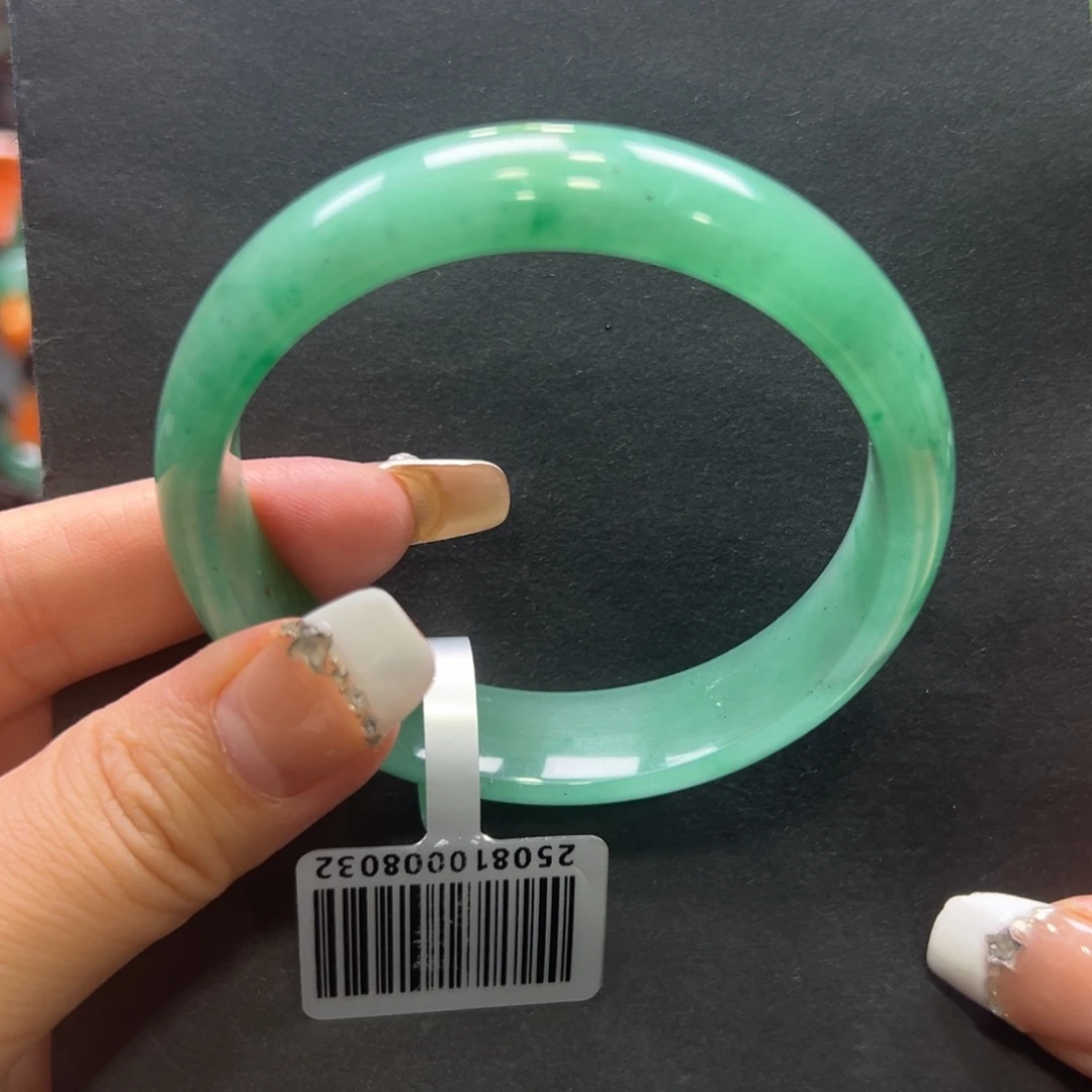 石英质玉（非洲翠）未镶嵌手镯