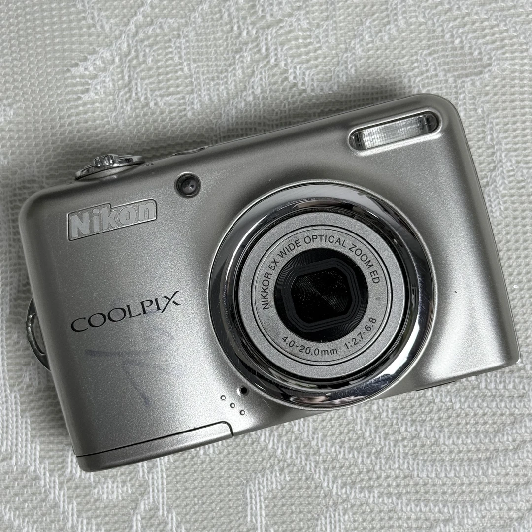 95新 Nikon/尼康 l​23 1014万​像​素​ 5倍​光​学​变焦​（no退no换）