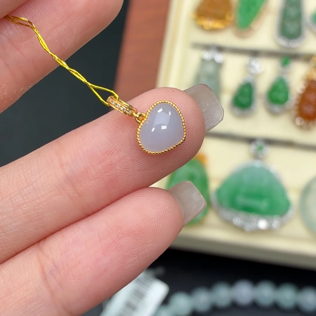 翡翠18K金镶嵌颈饰