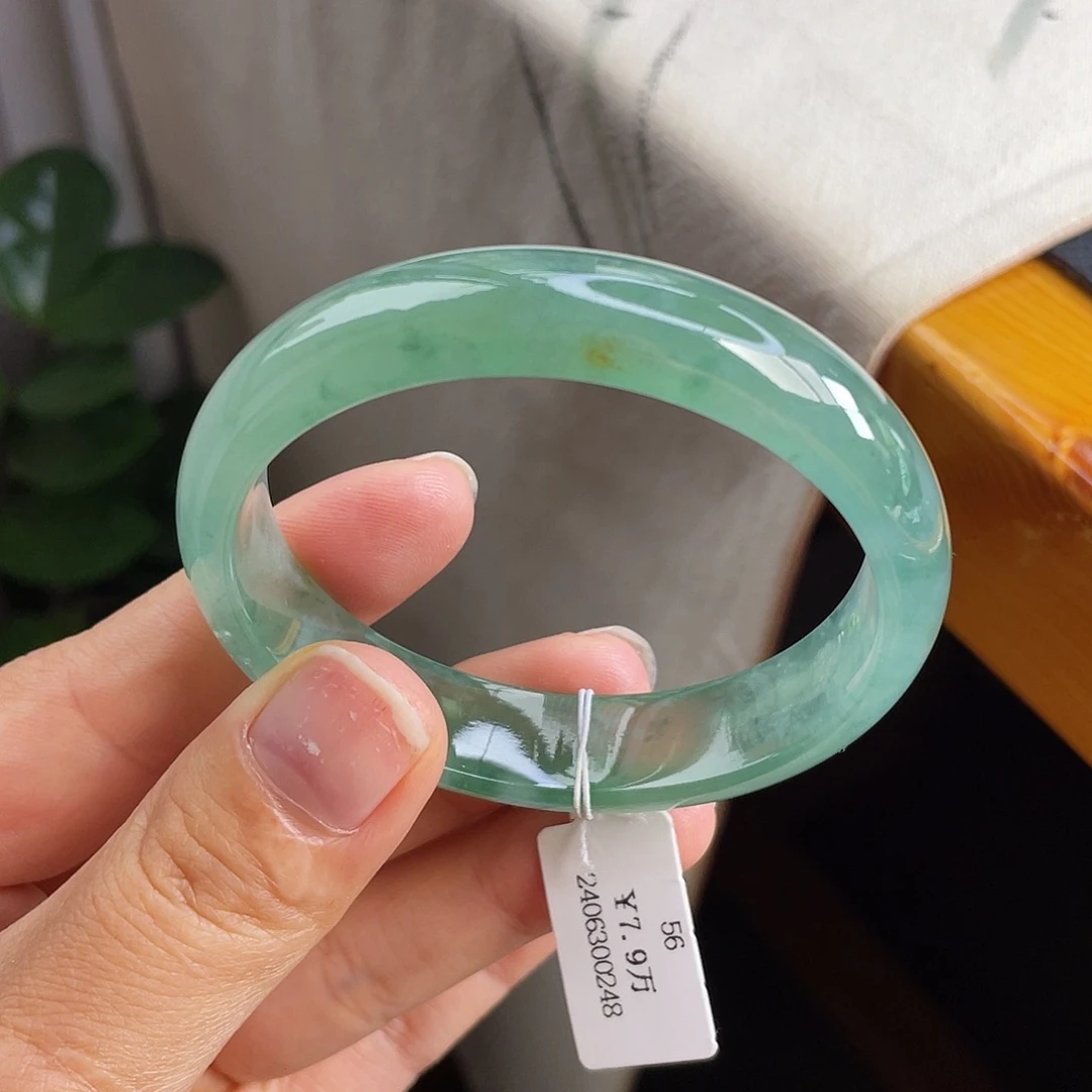 翡翠未镶嵌手镯56高冰湖水绿底色贵妃轮胎