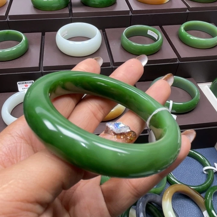 和田玉（碧玉）未镶嵌手镯