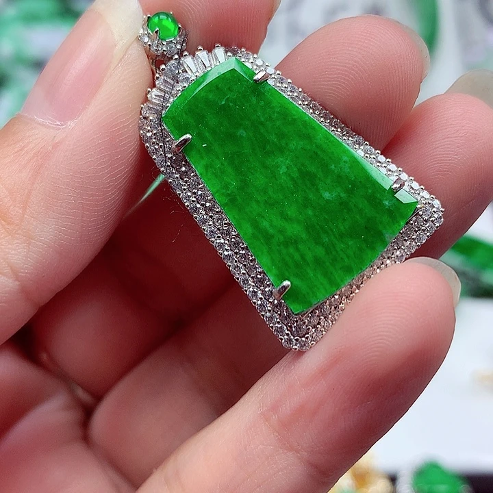 翡翠银S925镶嵌颈饰翡翠