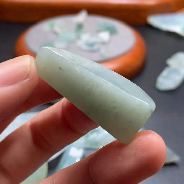 翡翠未镶嵌颈饰料子