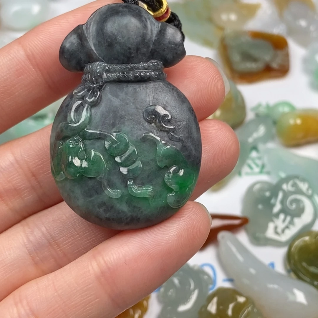 清***一翡翠未镶嵌颈饰翡翠