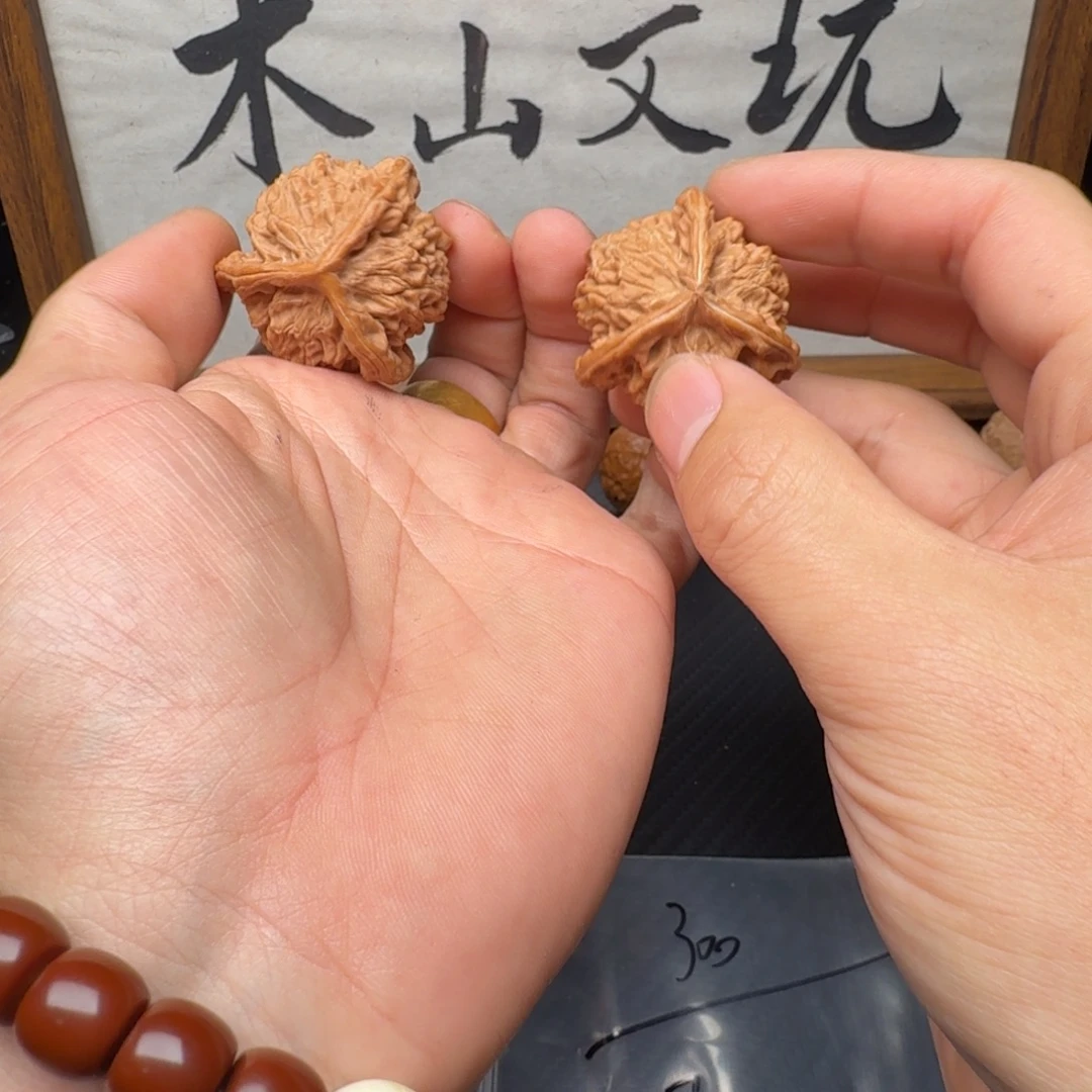 马***’文玩核桃吊坠盘山三棱300