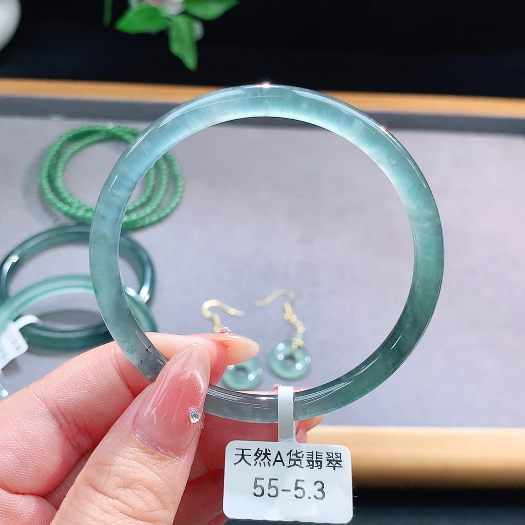 未镶嵌手镯（圆镯）翡翠