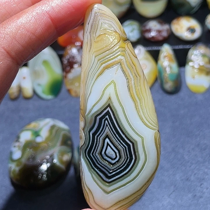 玛瑙/玉髓未镶嵌珠宝奇石