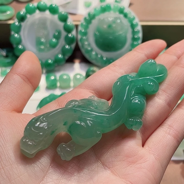 时***光石英质玉未镶嵌吊坠