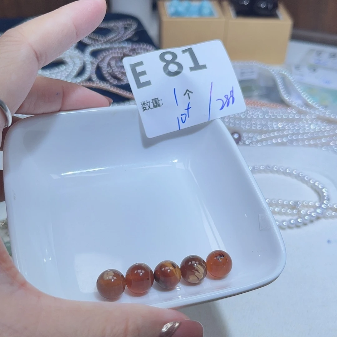 琥珀（根珀）未镶嵌珠宝奇石E81。