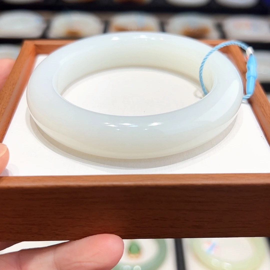 和田玉（糖玉）未镶嵌手镯