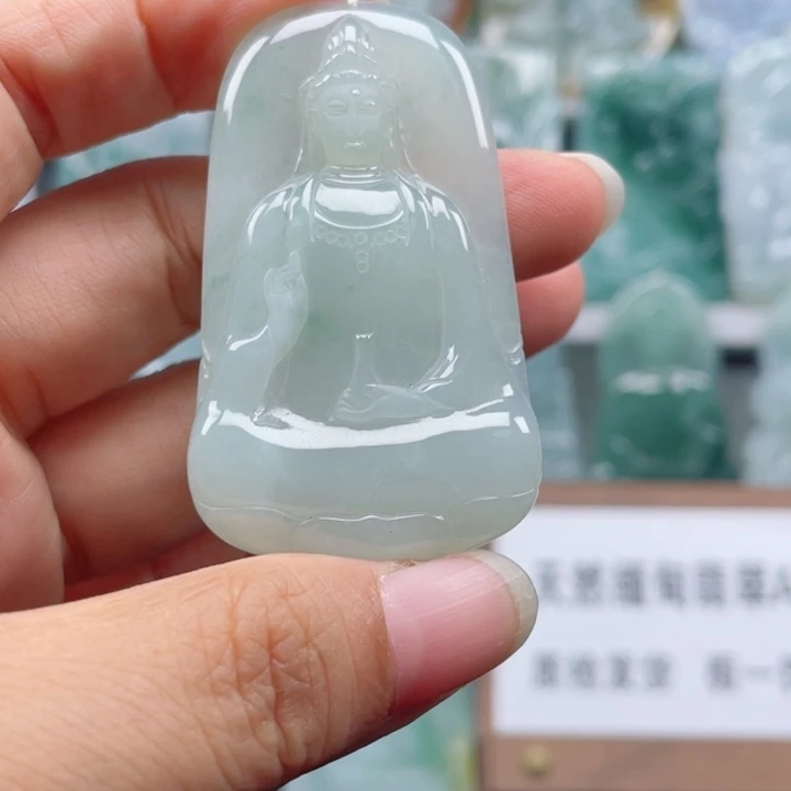 颈饰未镶嵌翡翠素衣观音
