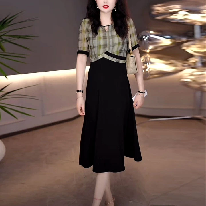 冰丝TR面料时尚气质连衣裙2025夏季新款修身显瘦减龄气质短袖裙子