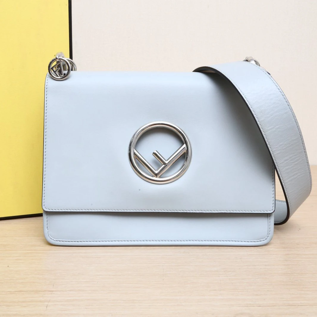 95新 FENDI/芬迪 小花黑黑 雾霾蓝 银扣 银标Logo 中号包