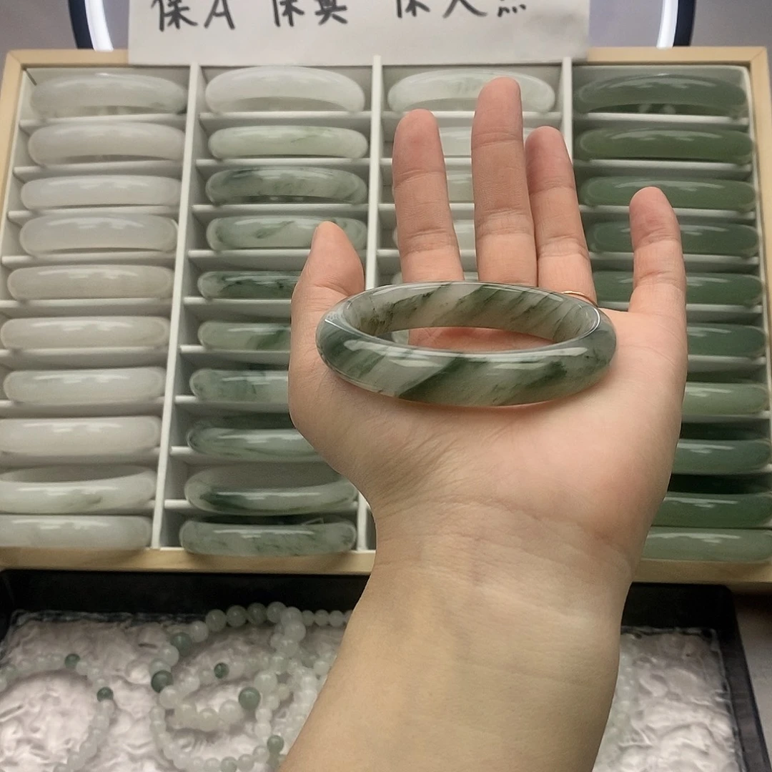 石英质玉（非洲翠）未镶嵌手镯139