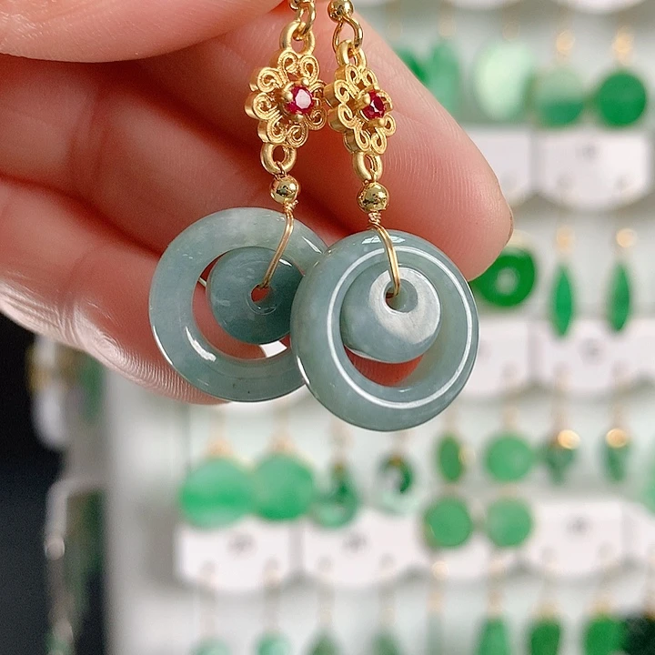 翡翠耳饰未镶嵌翡翠