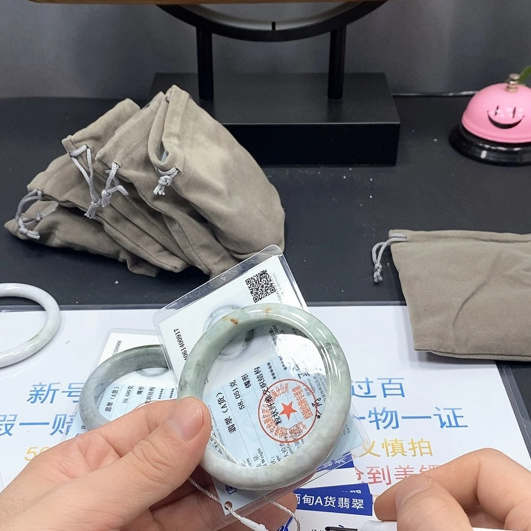 红***翡翠未镶嵌手镯66