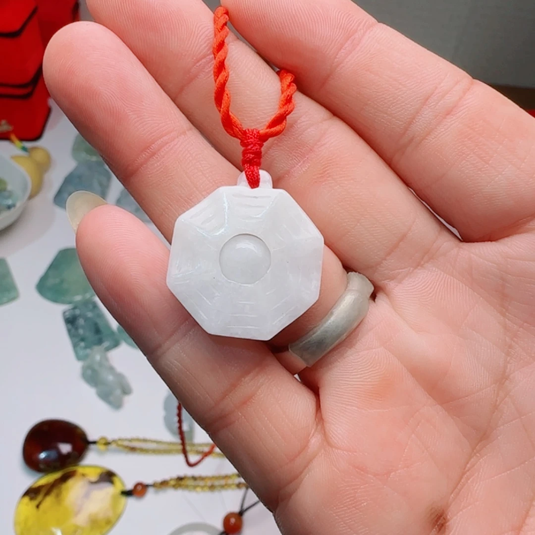 翡翠未镶嵌颈饰时来运转