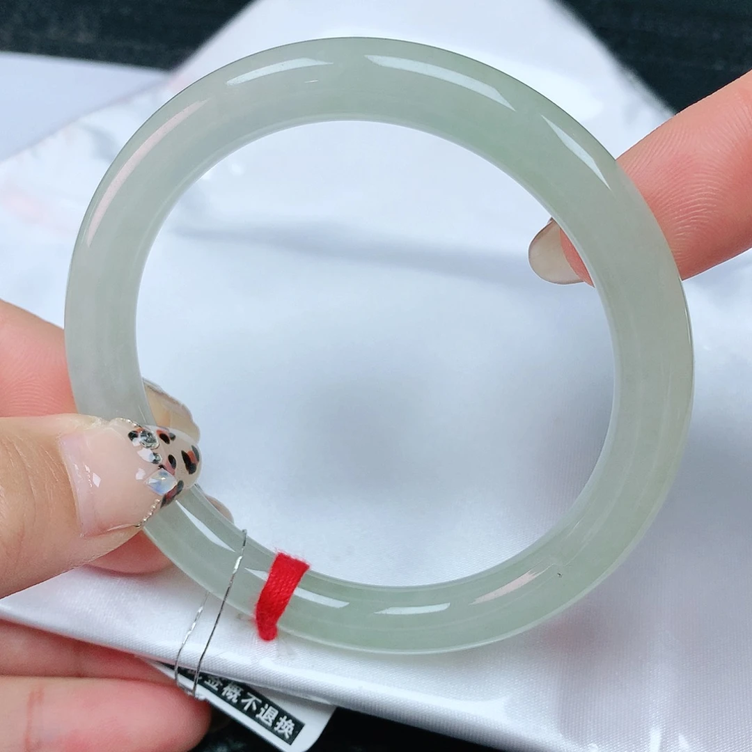 翡翠手镯未镶嵌55圈