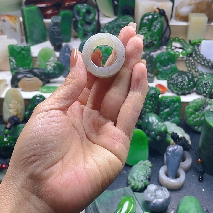 和田玉未镶嵌珠宝半成品