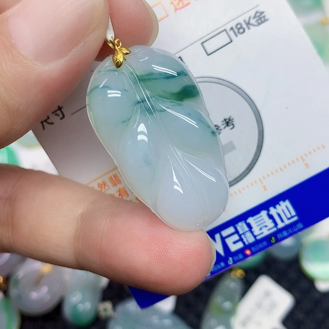 翡翠18K金镶嵌颈饰叶子