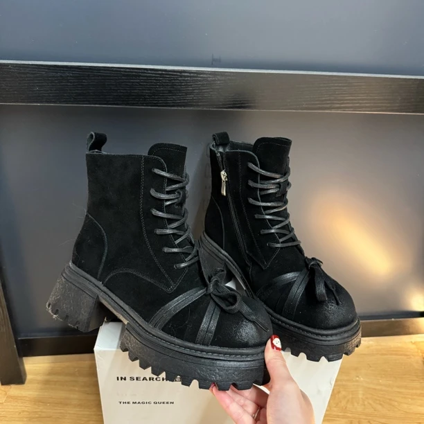 SUSU 欧洲站系带短靴厚底粗跟马丁靴 8301-1 外