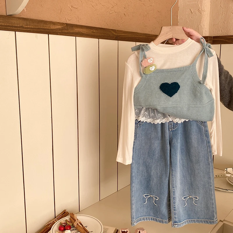 女童卡通字母上衣爱心吊带2025春季新款拼接蕾丝刺绣蝴蝶结牛仔裤