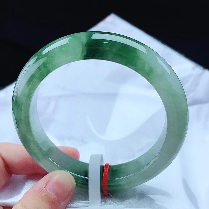 翡翠手镯未镶嵌54圈