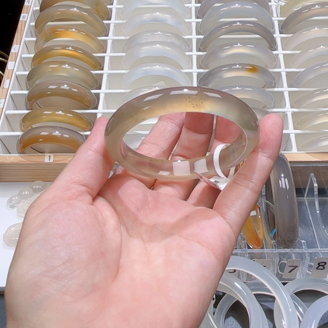 玛瑙/玉髓手镯未镶嵌6180